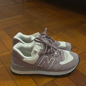 New Balance Mauve and White Women's Sneakers (barely used because too small)